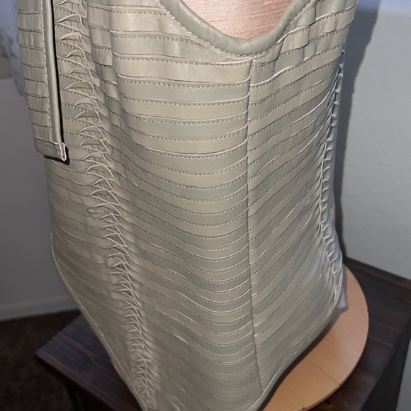 NEW!  GILI Olive Green Pieced Leather Vest with hook & eye closure - Picture 4 of 9